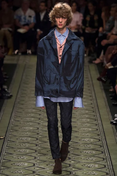 Look 17